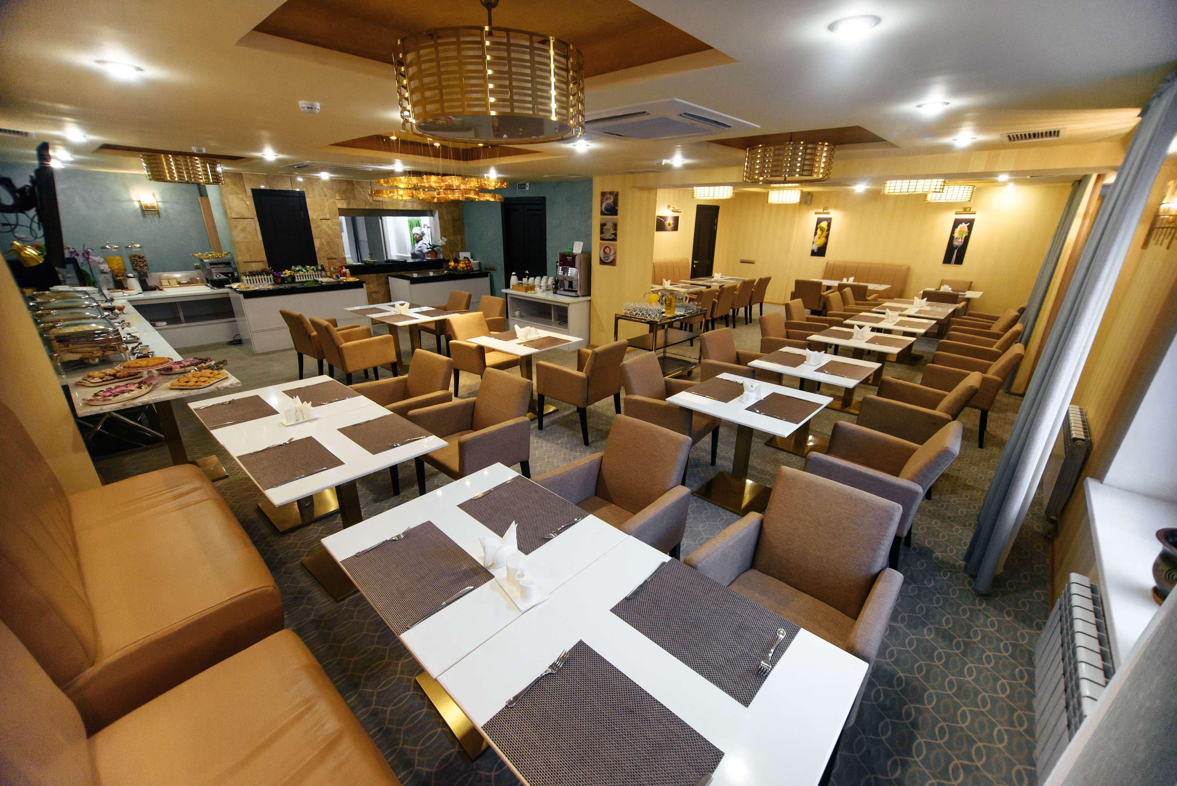 Best Western Plus Burlington Inn & Suites Exterior photo