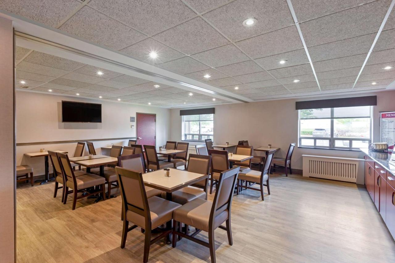 Best Western Plus Burlington Inn & Suites Exterior photo