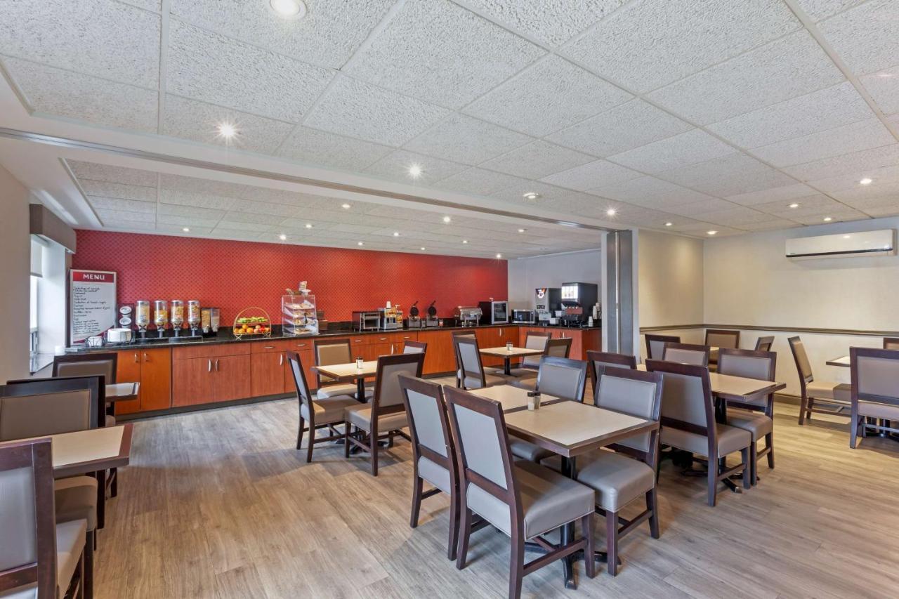 Best Western Plus Burlington Inn & Suites Exterior photo